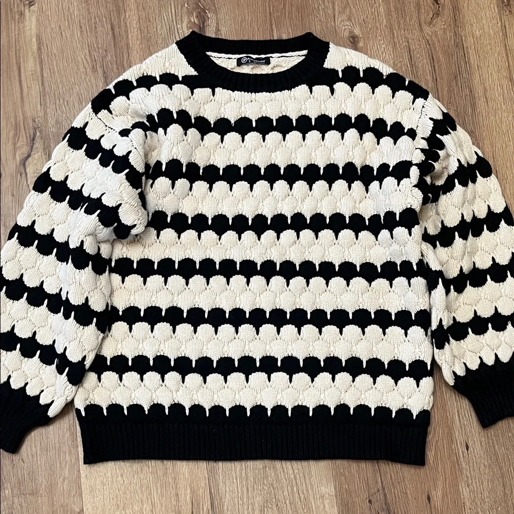 Pretty garden cream/black textured sweater, size small (oversized)